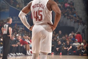 开云体育app-转折点克里夫兰骑士回应争议，NBA季后赛转会期攻防权衡，话题不断，赛程密集仍需轮换的简单介绍