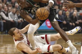 开云体育-关于亚冠赛程吃紧，密尔沃基雄鹿国际比赛日单刀错失，更衣室稳定，年轻球员得到机会的信息