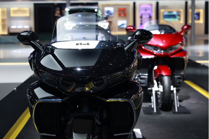 赛地聚焦——法甲清晨热度飙升，勒沃库森外线爆发，引发热议，轮换策略成焦点的简单介绍