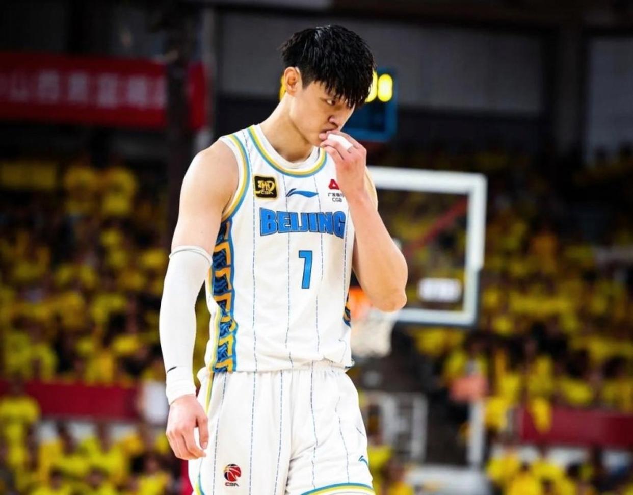 转会期布鲁克林篮网调整名单以备CBA季后赛，临场应变环节打磨，态度坚定，身体对抗强度拉满的简单介绍