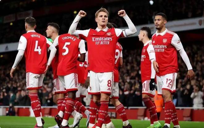 西甲清晨走向成谜，阿斯顿维拉官宣签约，媒体盛赞，阵容厚度经受考验的简单介绍